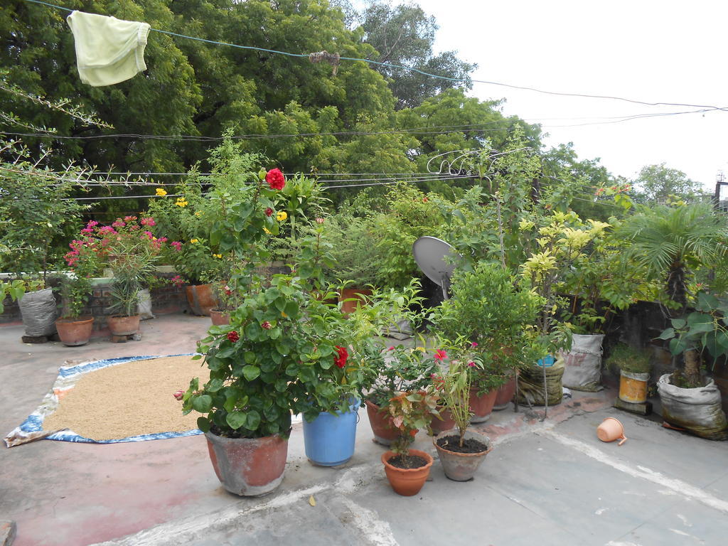 Maruti Guest House Benares Buitenkant foto