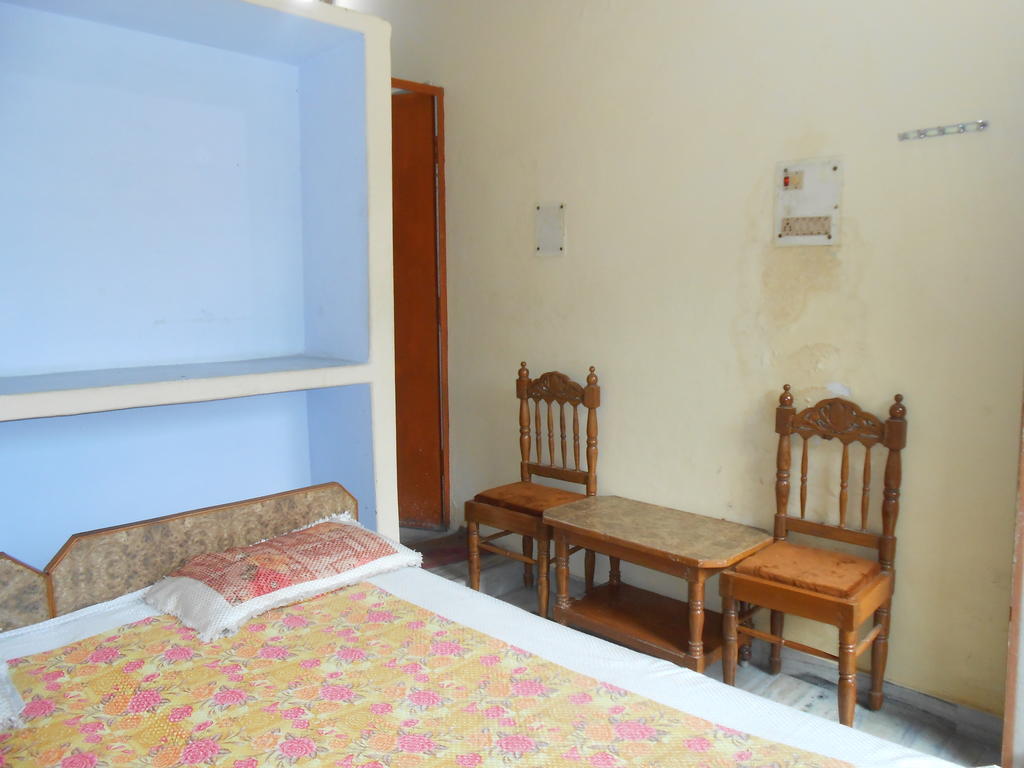 Maruti Guest House Benares Kamer foto