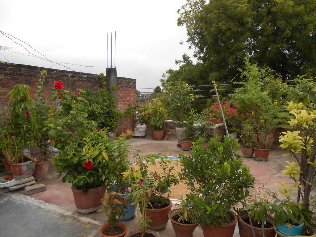 Maruti Guest House Benares Buitenkant foto